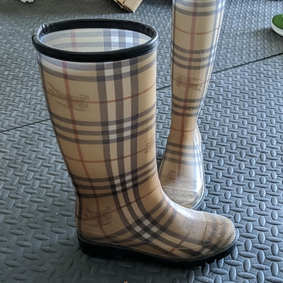 Burberry rain boots - Picture 2 of 2